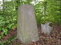 Vergessene Grenzsteine Bild: Vergessene Grenzsteine