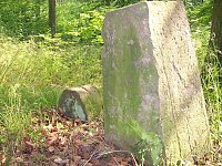Vergessene Grenzsteine Bild: Vergessene Grenzsteine