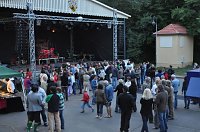 John Michae Kelly & Frau Maite Itoiz im Gehege Bild: John Michae Kelly & Frau Maite Itoiz im Gehege