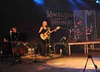John Michae Kelly & Frau Maite Itoiz im Gehege Bild: John Michae Kelly & Frau Maite Itoiz im Gehege
