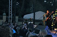John Michae Kelly & Frau Maite Itoiz im Gehege Bild: John Michae Kelly & Frau Maite Itoiz im Gehege