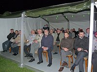 Bild: Gel&ouml;bnis im feierlichen Rahmen