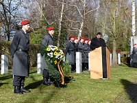 Bild: Feierliche Kranzniederlegung