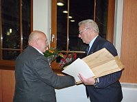 Bild: Ehrengabe erhalten