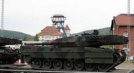 Bild: Panzer rollen durch die Stadt