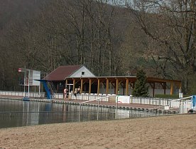 Bild: 11.00 Uhr Sprung ins Wasser