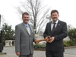 Bild: Schl&uuml;ssel&uuml;bergabe Hotel Residenz