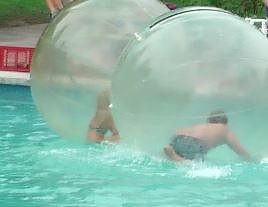 Bild: Geld f&uuml;r Schwimmbad