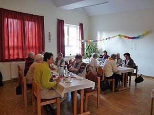 N&auml;rrisch gefr&uuml;hst&uuml;ckt