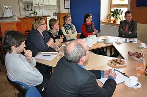 Im Jugendhaus Greu&szlig;en diskutiert