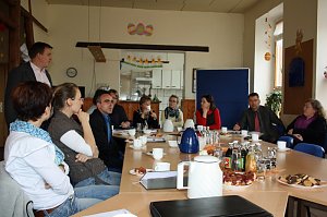 Im Jugendhaus Greu&szlig;en diskutiert