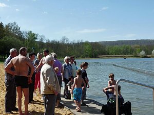 Fr&ouml;hlich angebadet