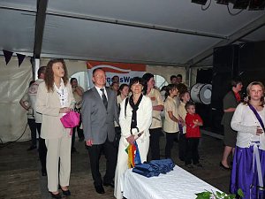 Die Wahl der Fliederk&ouml;nigin (1)
