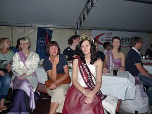Die Wahl der Fliederk&ouml;nigin (2)