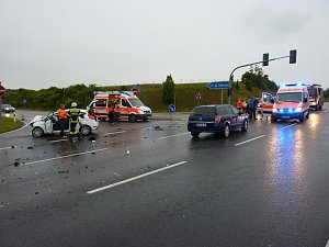 Vier Autos zerschrottet
