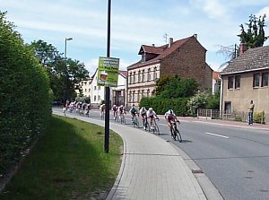 Radfahrer begr&uuml;&szlig;t