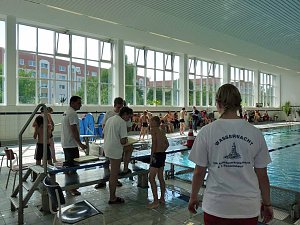 Spannende Schwimmduelle