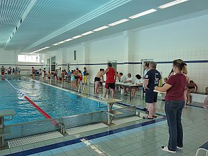 Spannende Schwimmduelle