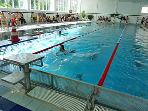 Spannende Schwimmduelle
