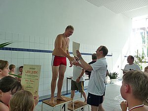 Spannende Schwimmduelle