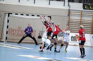 THC unterliegt Györ 25:33