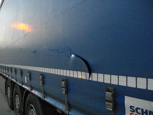 Aufgeschlitzt