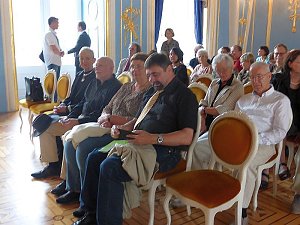 "Tiefgr&uuml;n bis zartbitter"