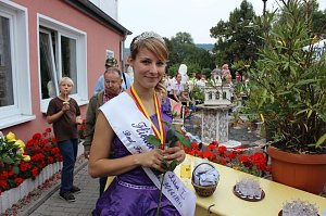 Hausm&auml;nner laden zum Bauernmarkt ein