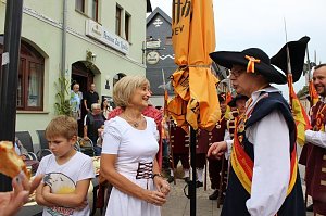 Hausm&auml;nner laden zum Bauernmarkt ein
