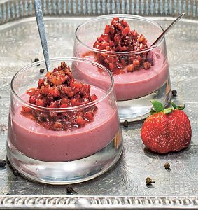Scharf: Erdbeeren mit Pfeffer anzuspitzen ist aus der Mode gekommen. Dennoch lohnt sich die Frucht-Schärfe-Kombination.