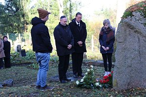 Der Opfer gedacht und Mahnung ausgesprochen