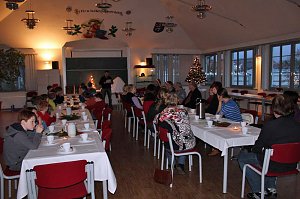 Weihnachtsmann kam mit Rentier