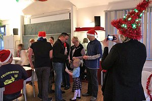 Weihnachtsmann kam mit Rentier