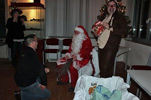 Weihnachtsmann kam mit Rentier