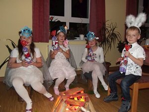 Mit M&auml;rchenspiel Die Vier Jahreszeiten in die Weihnachtzeit
