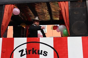 Närrinnen und Narren zogen durch Sondershausen (2)
