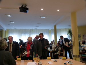 Übergabe der Bauschutzbrillen an Abgeordneten des Landtages