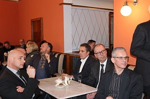 Caf&eacute; Pille und 10 Wohnungen