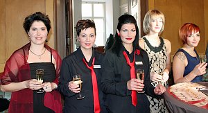 Frauen feierten in der "Hofk&uuml;che"