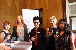Frauen feierten in der "Hofk&uuml;che"