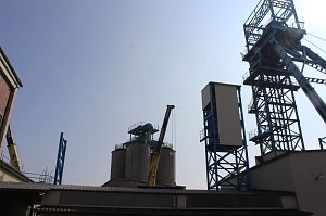 Neue Seilfahrtsbr&uuml;cke wird montiert