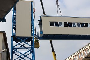 Neue Seilfahrtsbr&uuml;cke wird montiert