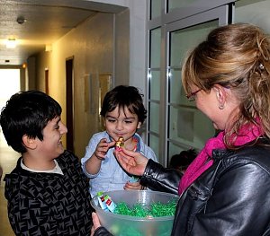 Strahlende Kinderaugen in der Erstaufnahmeeinrichtung