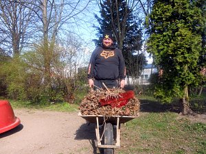 Fr&uuml;hjahrsputz in Ortsteil Esperstedt