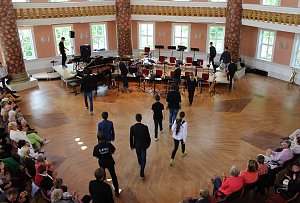 Moderner Jazz in altem Gem&auml;uer