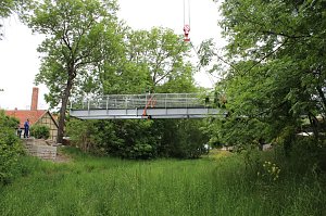 Totenbr&uuml;cke eingeh&auml;ngt