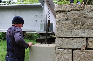 Totenbr&uuml;cke eingeh&auml;ngt