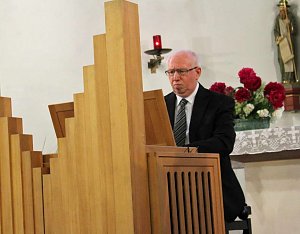 Stimmungsvoll Festlichkeiten eingeleitet