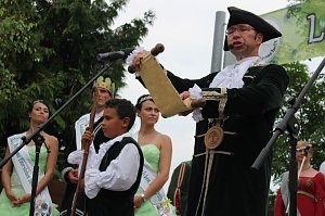 Laubk&ouml;nig gekr&ouml;nt