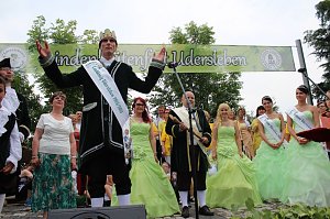 Laubk&ouml;nig gekr&ouml;nt